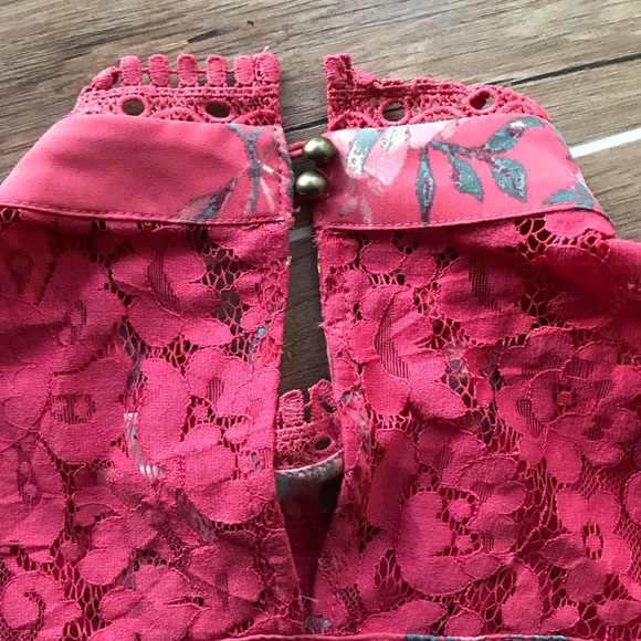 Sleeveless Pink floral Blouse - Picture 6 of 7